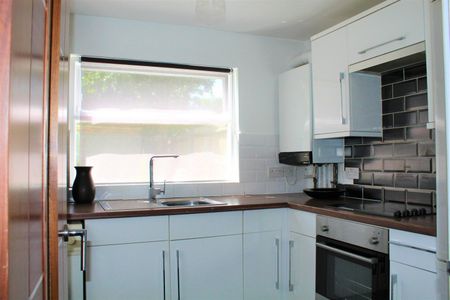 Studio Flat, St. James's Road, CR0 - Photo 3