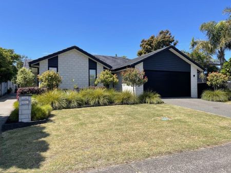 Executive Four Bedrooms in Papamoa - Papamoa - Photo 4