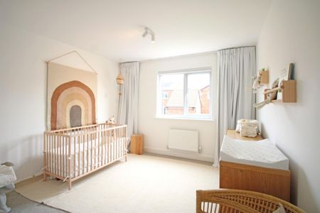 4 bed House - Detached To Let - Photo 4