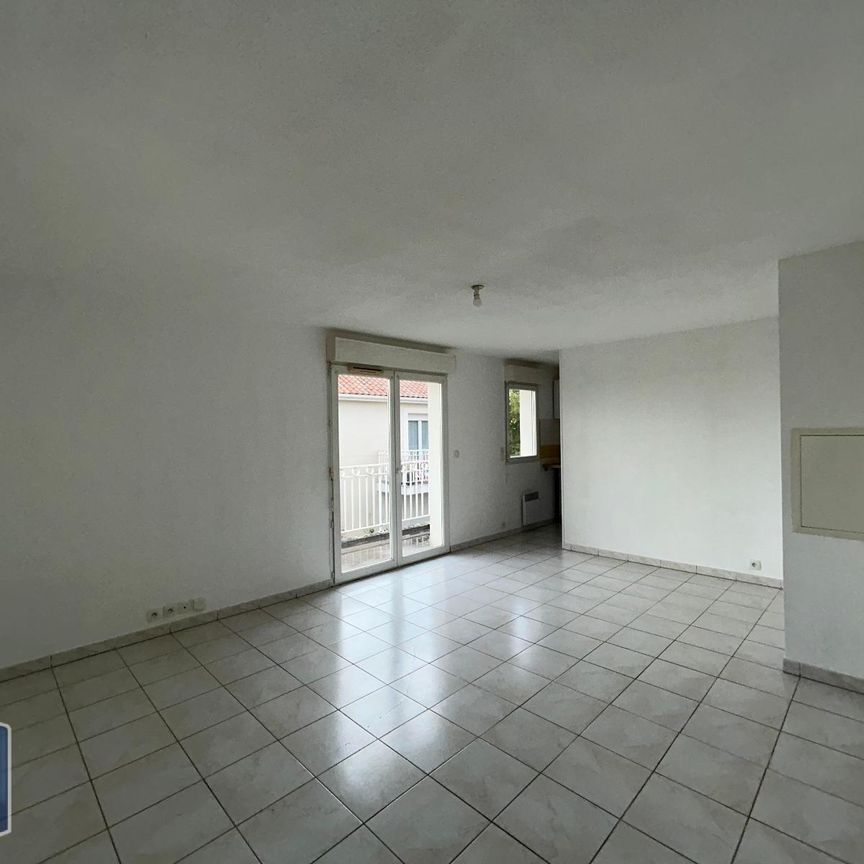 Location Appartement 2 pièces 47m² FONTENAY LE COMTE 85200 - Photo 1