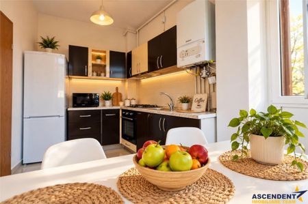 Casa cu 3 apartamente independente, locatie premium, aria Bi - Photo 4