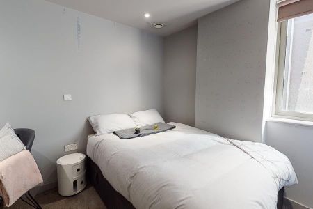 1 bedroom in a flat share to rent - Photo 3