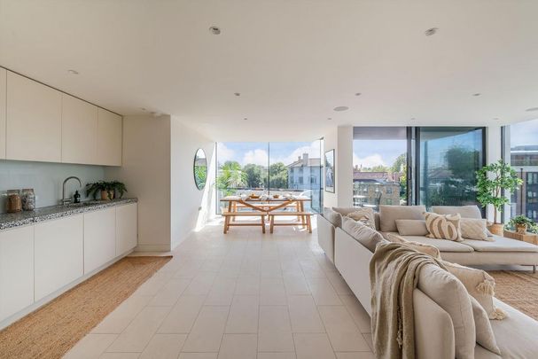 3 bedroom flat to rent - Photo 1