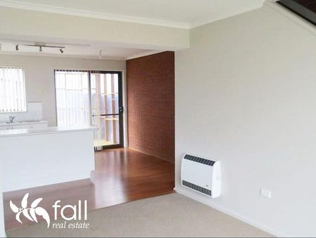 Impeccable unit in the heart of Blackmans Bay - Photo 2