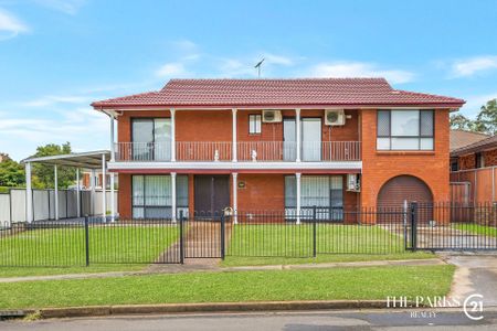 Spacious Family Home at 17 Herrick Street&comma; Wetherill Park - Photo 2