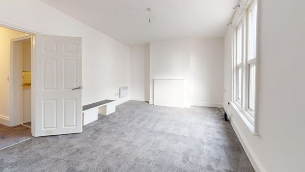 To Let: 2 Bedroom Flat Murray Street, Hartlepool, County Durham, TS26 8PF. - Photo 1