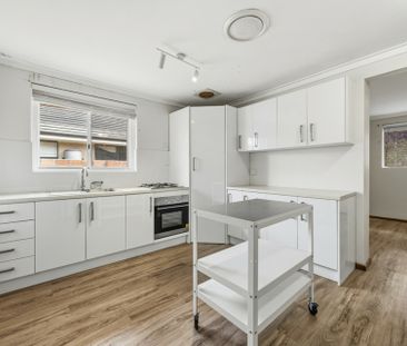 Charming Three Bedroom Home! - Photo 4