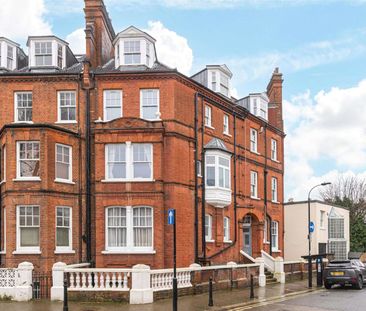 Charming two bedroom apartment in an attractive period building - Photo 1