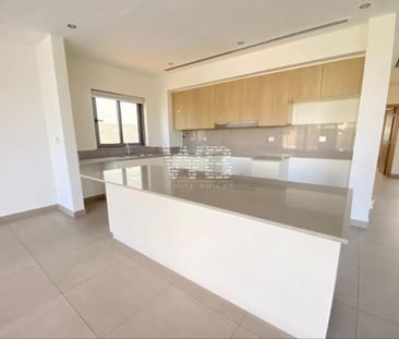 Large Plot | Amazing Layout | Spacious Villa - Photo 4