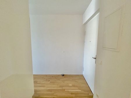 THE METROPOLITAN - Studio Apartment on the 12th floor - Photo 2