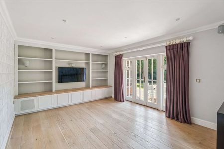 Stunning detached home which has been finished to a high standard with spacious bright rooms throughout including a cinema room. - Photo 5