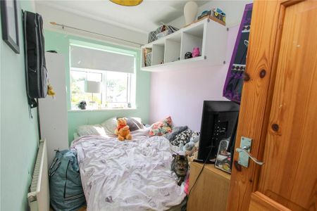 3 bedroom end of terrace house to rent - Photo 4