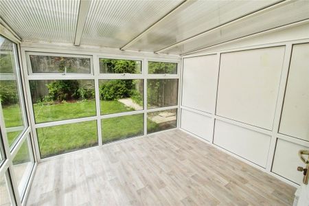 2 bedroom detached bungalow to rent - Photo 2