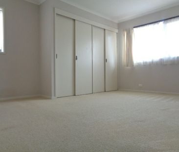 Spacious 2 Bedroom Townhouse - Photo 3