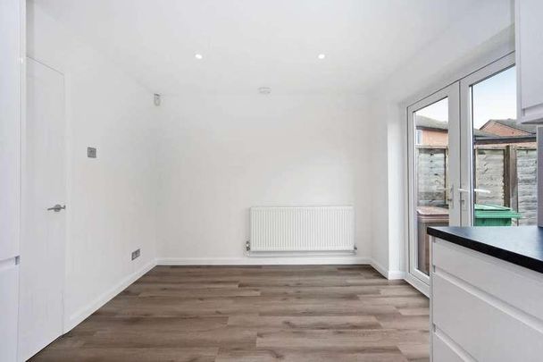 Isis Close, Aylesbury, HP21 - Photo 1