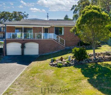 Family Home with Water Views - Photo 5