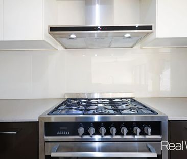 Spacious & Homely Property in Desirable Springfield Lakes, convenie... - Photo 6