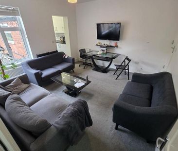 5 bedroom semi-detached house to rent - Photo 2