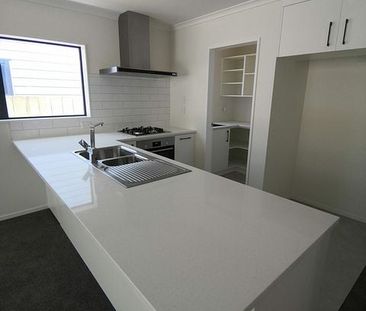 Churton Park 4 bedrooms plus study + 3 bathrooms - Photo 3