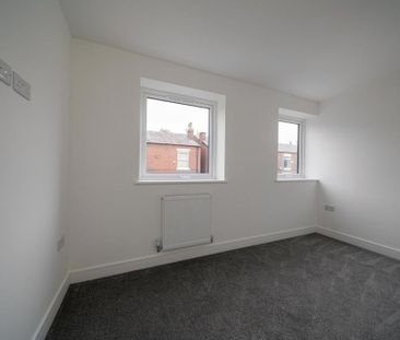 4 bedroom terraced house to rent - Photo 2