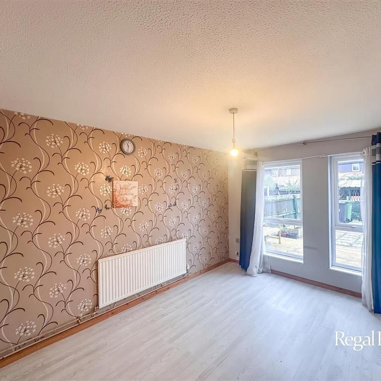 3 bedroom end of terrace house to rent - Photo 1