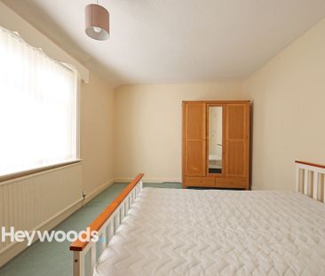 3 bed terraced house to rent in Wesley Place, Newcastle, ST5 - Photo 3