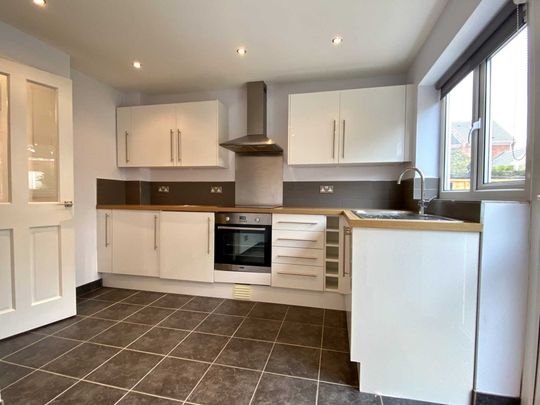 2 bed Terraced for rent - Photo 1