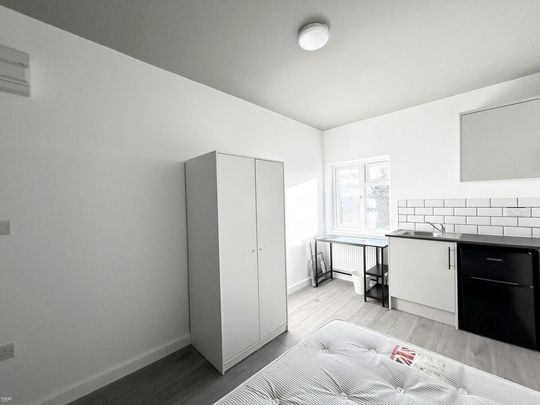 1 bedroom in a house share to rent - Photo 1