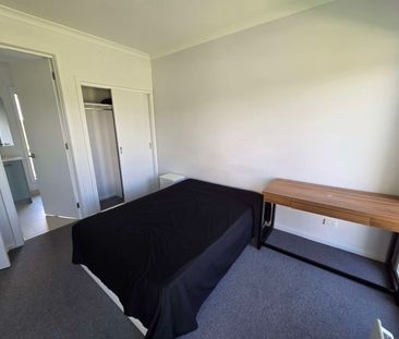 Wyndham Vale - Photo 2