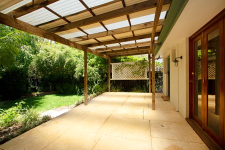 Charming Guildford Home - Photo 5