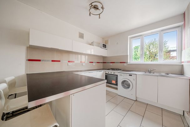 Gravenel Gardens, Nutwell Street, London, SW17 - Photo 1