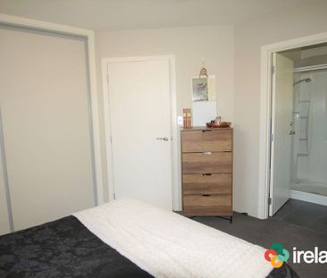 Neat and Tidy Three Double Bedroom Standalone Townhouse - Photo 5