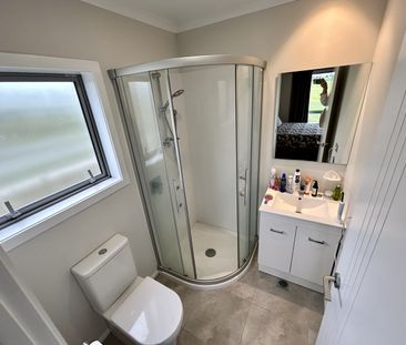 Beautifully presented four-bedroom property located in Flagstaff. - Photo 5