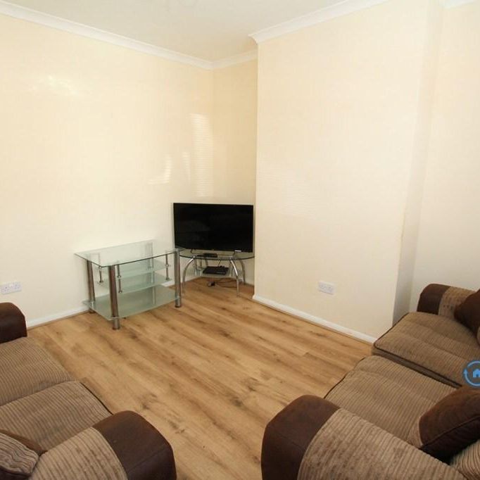 4 bedroom terraced house to rent - Photo 1