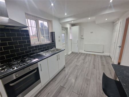 Woodsome Estate, Batley, WF17 - Photo 5