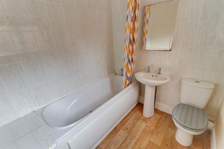 High Street, Great Glen - Photo 5