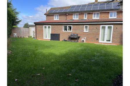 1 bedroom in a house share to rent - Photo 4