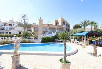 Villa de Lujo en Primera Línea de Playa en Cala Capitán