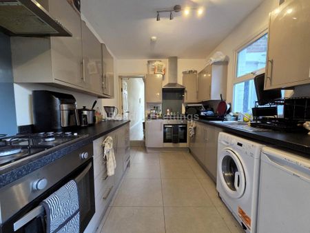 6 bedroom terraced house to rent - Photo 5