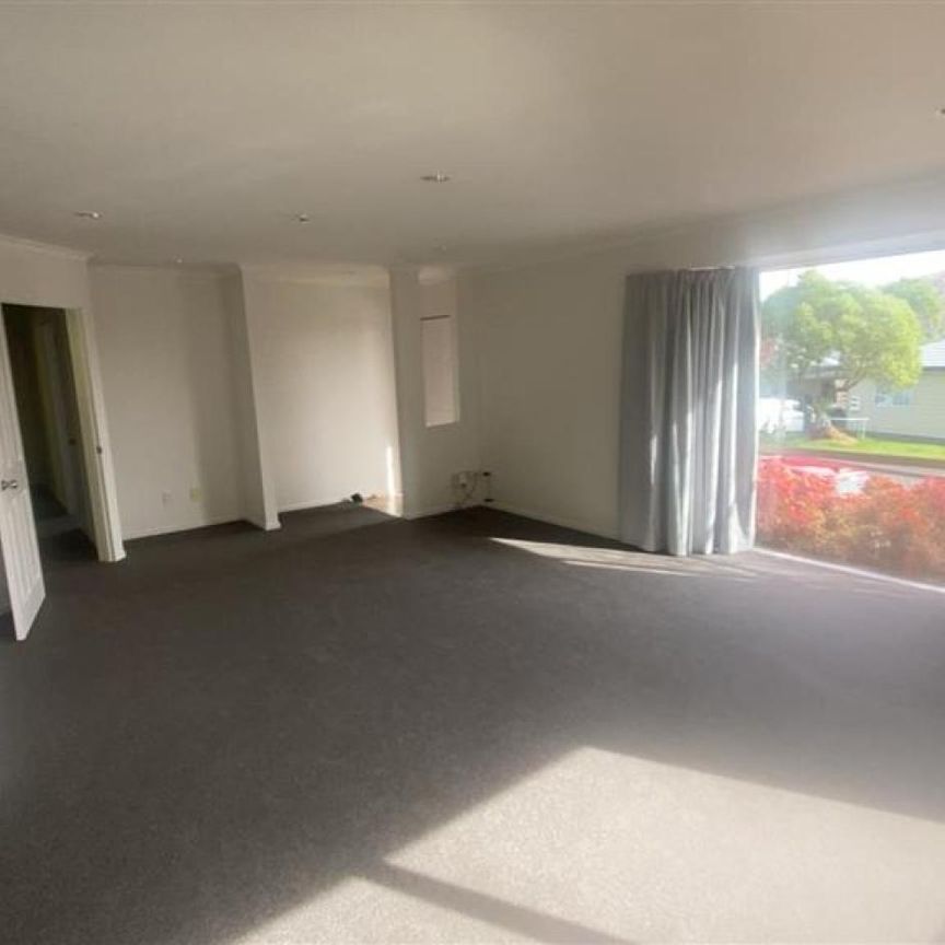 Modern Living - Photo 1