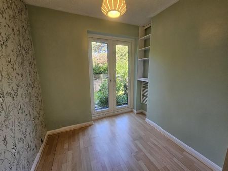 2 bedroom ground floor flat to rent - Photo 5
