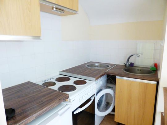 Rosemary House, 51a Lynchford Road, Farnborough, GU14 - Photo 1
