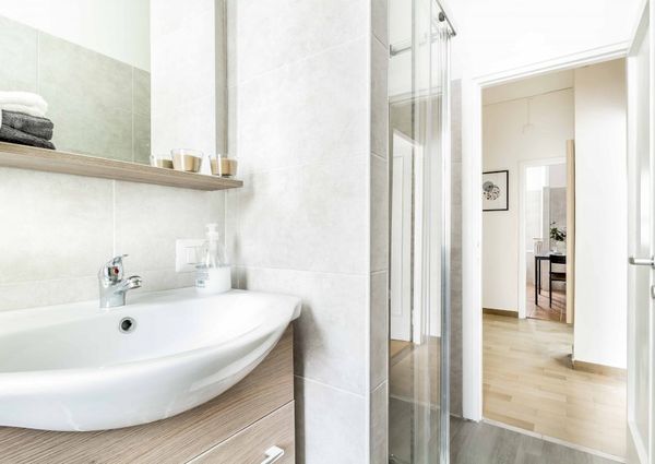 Wonderful single room with juliet balcony in Via Degli Astri - Inganni