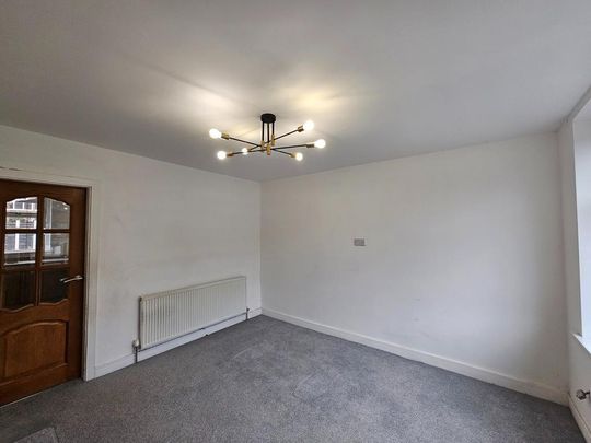 4 bedroom semi-detached house to rent - Photo 1