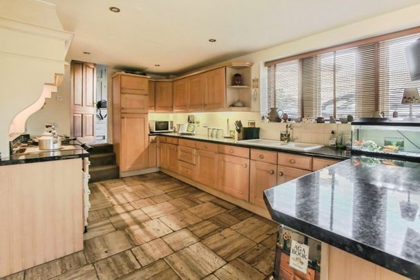 4 bedroom House To Let - Photo 1