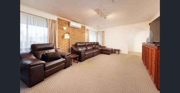 Court Location with Community Feel - Photo 1