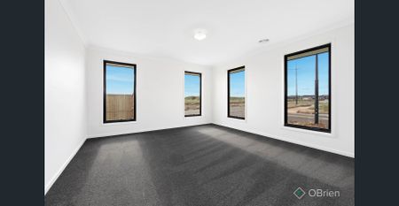 Family Home with Second Living Area! - Photo 3