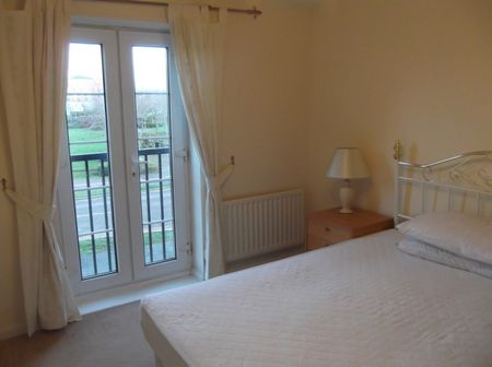 2 bedroom Flat - Cunningham Avenue, Salisbury Village, Hatfield - Photo 2