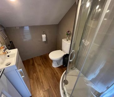 1 bedroom in a house share to rent - Photo 4