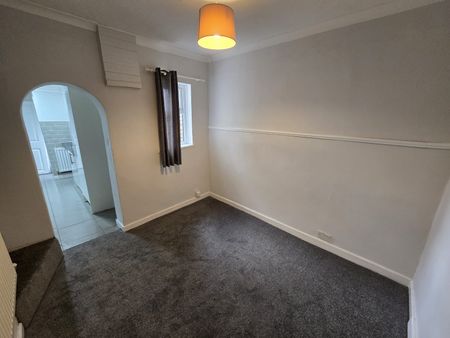 Two-Bed Mid Terrace in Prime Location - Photo 3